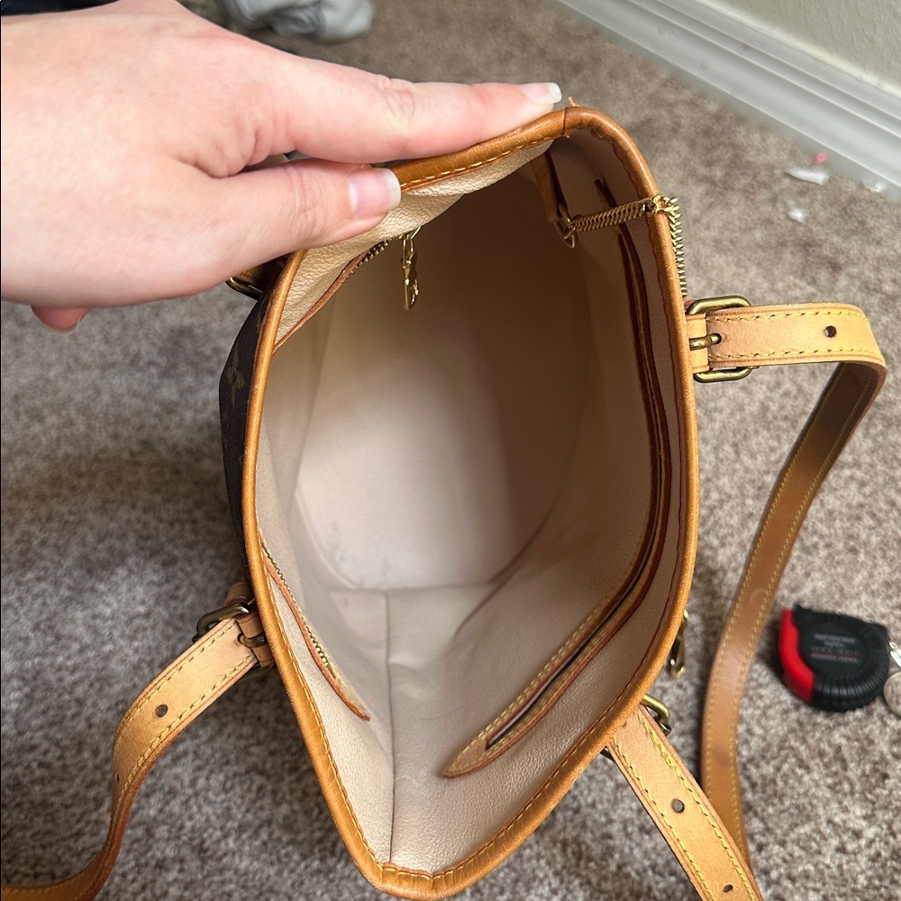 LOUIS VUITTON Monogram Petit Bucket 23 - Picture 9 of 11